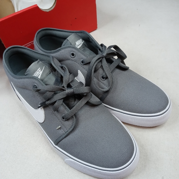 nike toki low cool grey